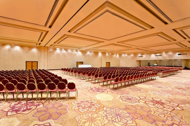 buesc-ballroom-4644-hor-clsc.jpg