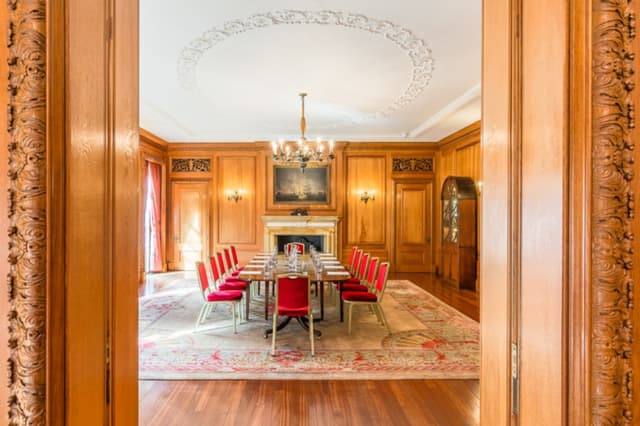 aLjXyGmXTRSwffMePi4B-800w-court-room-from-hall-1-jpg.jpg