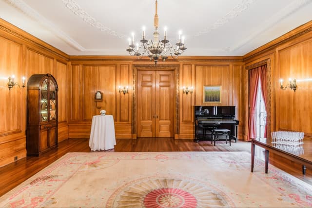 LpxPE1ccSXKOmp5oMmEZ-1600w-court-room-reception-4-jpg.jpg