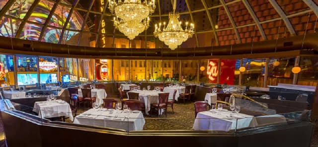 01_oscars-main-dining-room.jpg