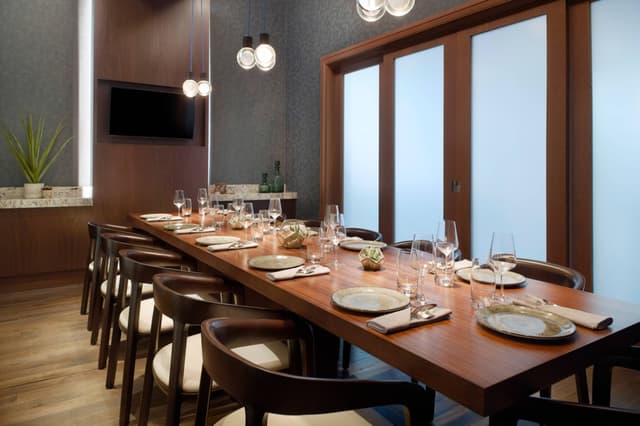 lexdt-private-dining-3255-hor-clsc.jpg