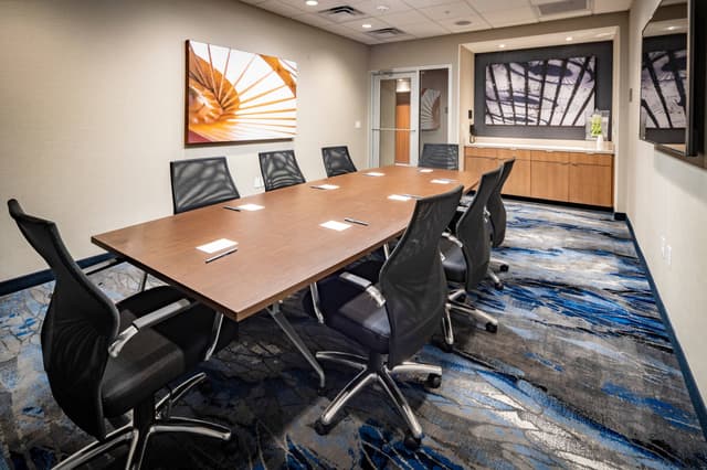 lasno-boardroom-9198-hor-clsc.jpg