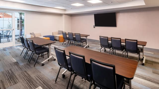 COSXA-P0025-Meeting-Class-Room-Setup.jpg