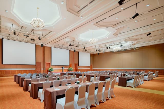 hanhs-ballroom-2705-hor-clsc.jpg