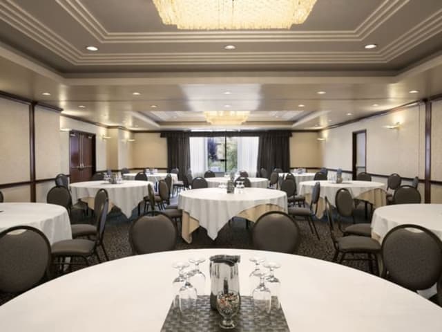 coast-victoria-harbourside-hotel-marina-meetings-coast-ballroom_standard.jpg