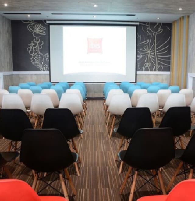 ibis-Impact-meeting-room-2.jpg