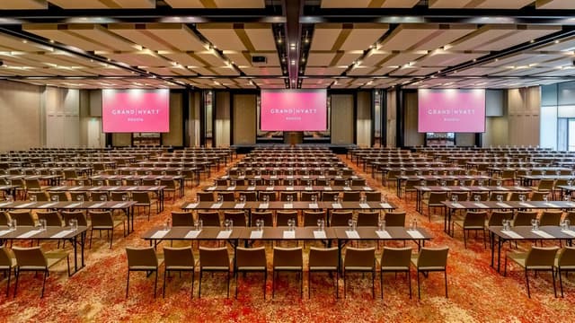 Grand-Hyatt-Bogota-P071-Grand-Ballroom-School-Room.jpg