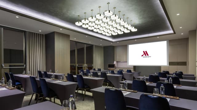 mc-adbmc-pitane-meeting-room21904-35311:Wide-Hor.jpg