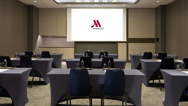 mc-adbmc-teos-meeting-room27728-01749:Wide-Hor.jpg