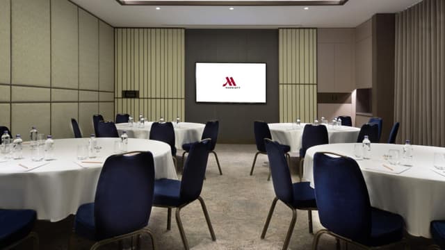 mc-adbmc-sardes-meeting-room31842-14421:Wide-Hor.jpg