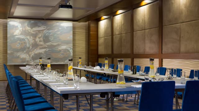 adbbr-meeting-0012-hor-wide.jpg