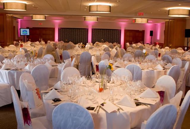 hotel-quebec-reception-banquet-salle-de-bal-750x512.jpg