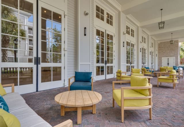 Magnolia Foyer & Veranda