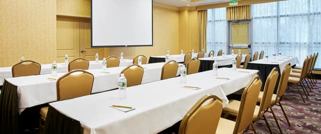 meeting-room-fallsgrove-01.jpg