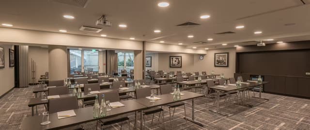 hilton-garden-inn-frankfurt-city-centre-fracegi-meetingmain-7323-h.jpg