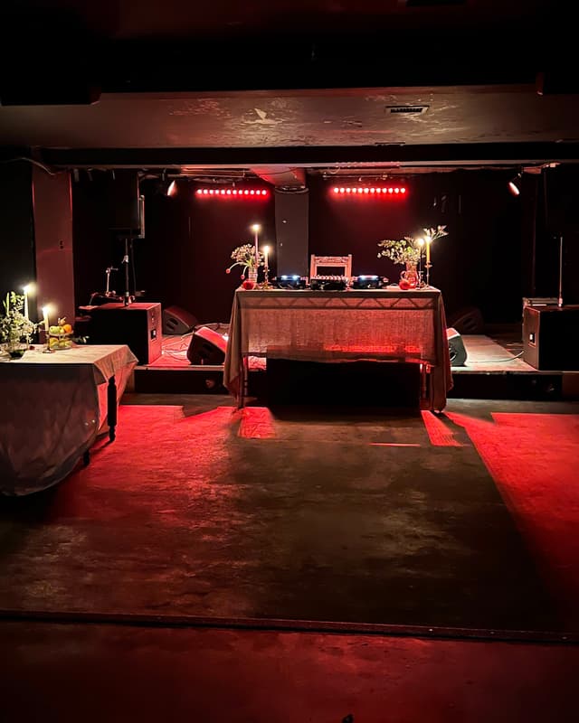 live+room+sebright.jpg