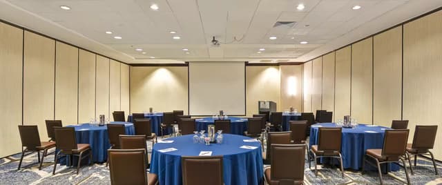 mcodtes-meeting-room-banquet-rounds-setup.jpg