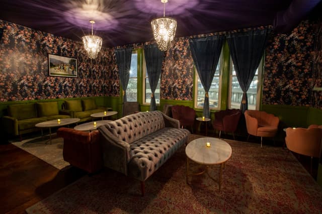 77638The_Parlour_front_room.jpg