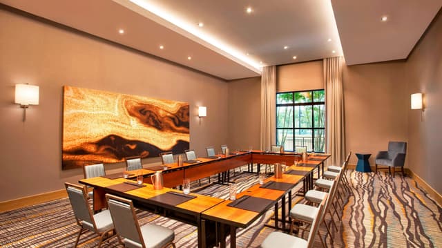 bqkwi-meeting-room-8942-hor-wide.jpg