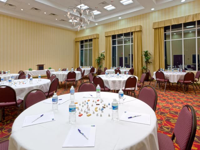 holiday-inn-express-woodstock-4319691799-4x3.jpg