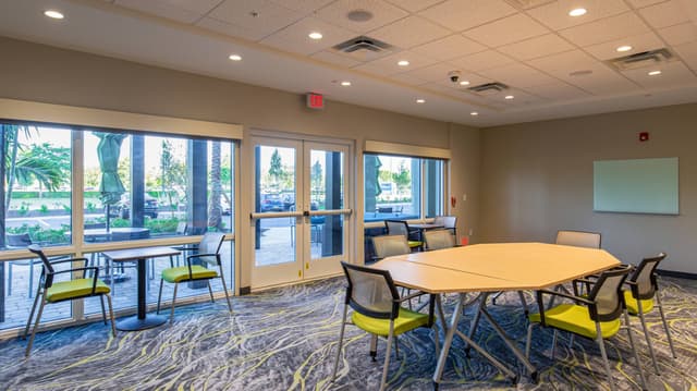 rswts-citrus-room-8703-hor-wide.jpg
