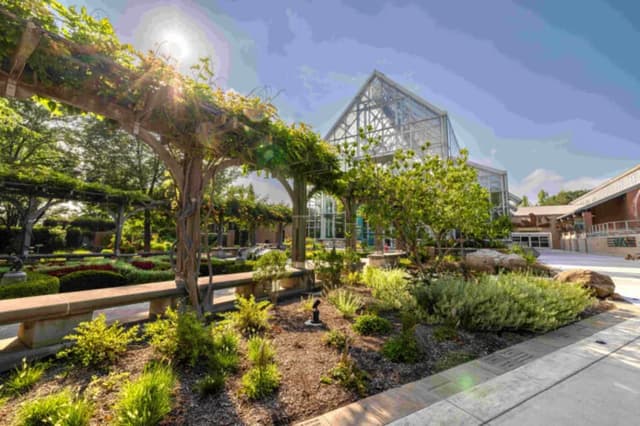 White-River-Gardens-View-1-768x512.jpg