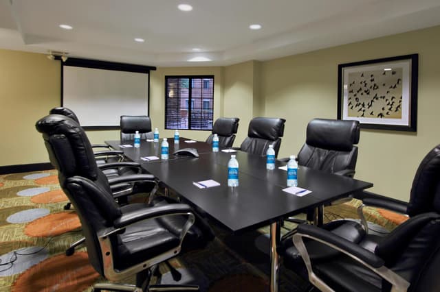 staybridge-suites-mclean-4080592636-3x2.jpg