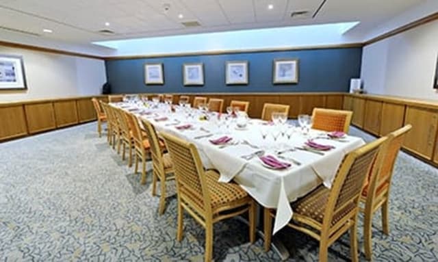 malcolm-brown_small-meeting-room.jpg
