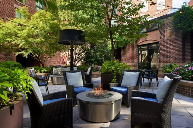 uCfnBxTbSgGnGwSAmt3e_Four Seasons DC Bourbon Steak Patio Firepit.jpg