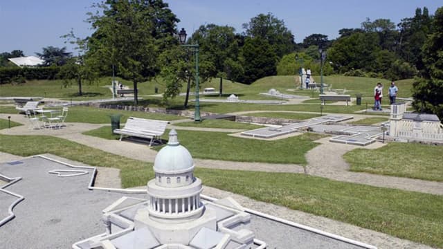 Full Buyout of of the Mini-Golf  "Monuments of Paris"