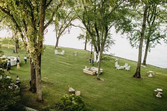  Lakeside Lawn