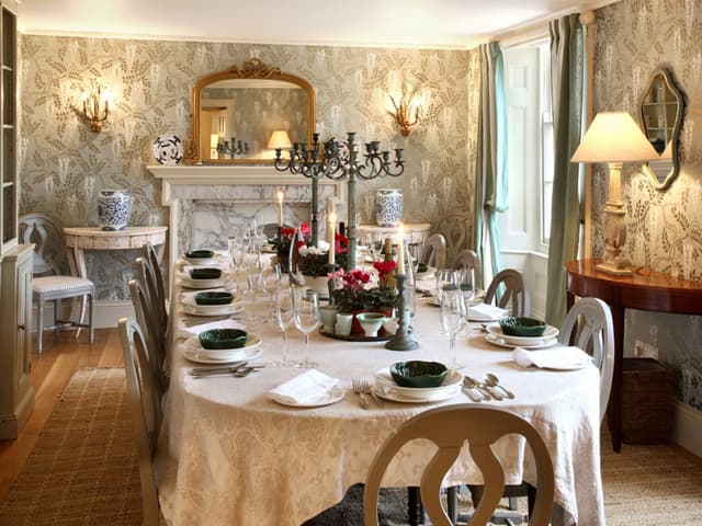 Duchy-Holiday-Cottages-Restormel-Manor-House-Dining-1_1300_975_80_c1.jpg