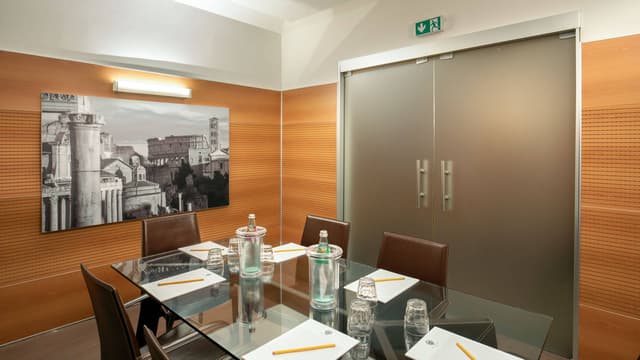 Hotel-Cosmopolita-Roma-2023-BOARDROOM-2.jpg