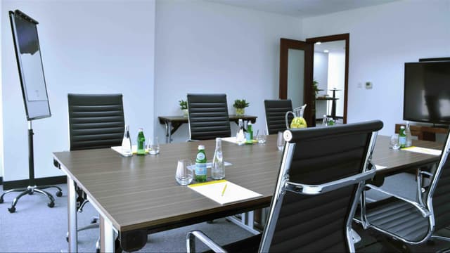 Falcon Meeting Room 1