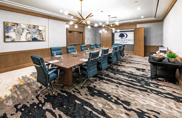 tulsy-doubletree-warren-place-tulsa-boardroom-0021-1-.jpg