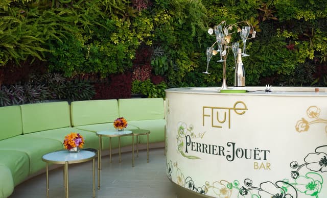 Full Buyout Of The Flûte a Champagne Bollinger Bar