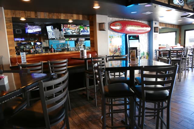 surfside taphouse clearwater beach bar interior.jpg