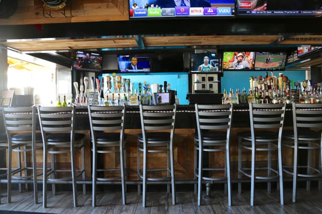 surfside taphouse clearwater beach bar area photo.jpg