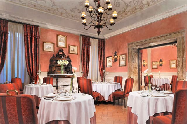 luxury-hotel-in-the-center-of-siena-restaurant-grand-hotel-continental.jpg