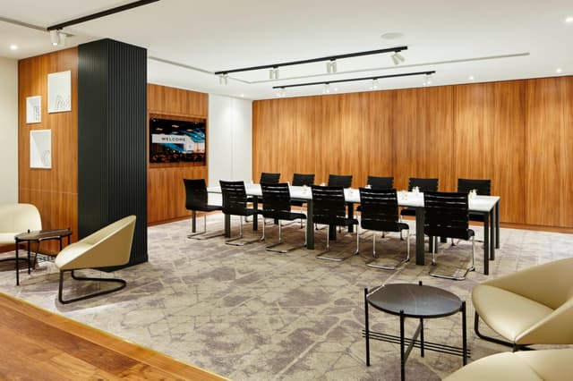 lhrhr-boardroom-0120-hor-clsc.jpg