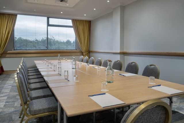 de-edide-moray-boardroom-24387_Classic-Hor.jpg