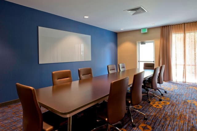 jaxjs-boardroom-0008-hor-clsc.jpg