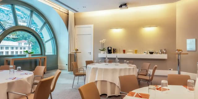 Hotel-Monte-Carlo-Bay-Salon-Viola-MEP-CABARET-2020-0002.jpg