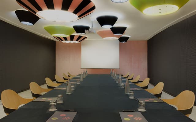 02-tritone-room-compress.jpg