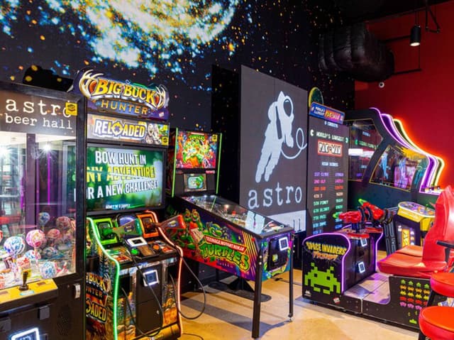 astroBEERhall_Shirlington_games_web.jpg