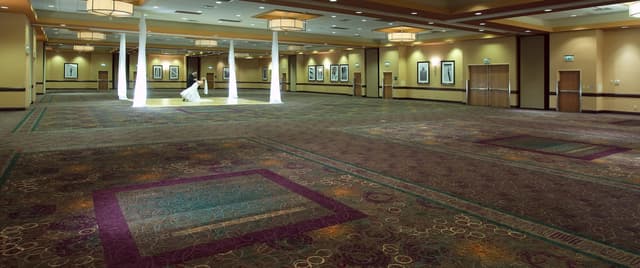 ballroom-columns.jpg