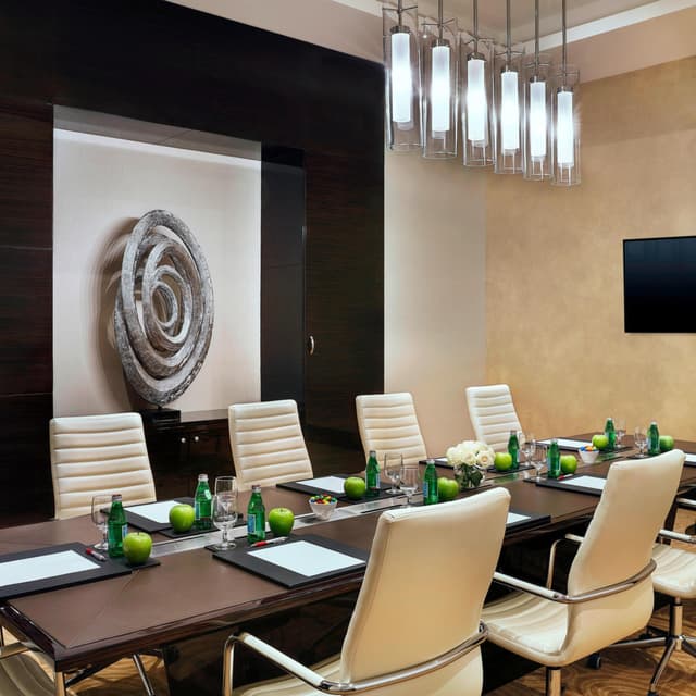 auhal-boardroom-0024-sq.jpg