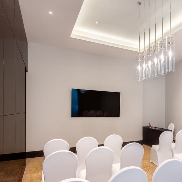 mc-auhal-al-shahama-meeting-room-27818_Square.jpg