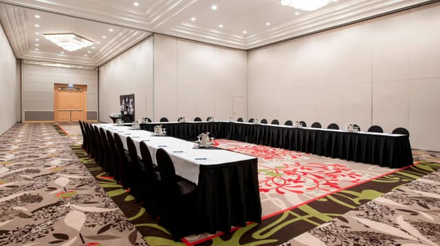 yqrdr-meeting-6874-hor-wide.jpg