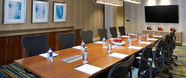 hgi-mxgbm-boardroom-01-lr-final.jpg